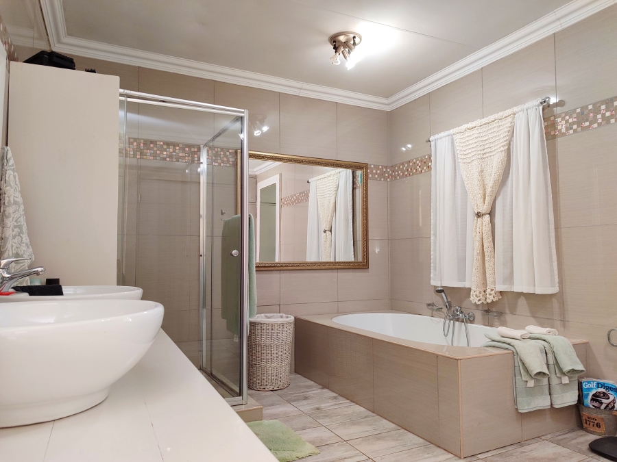 6 Bedroom Property for Sale in Doringkruin North West